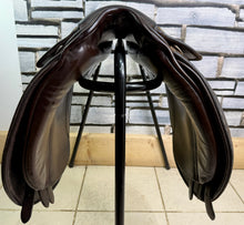 Load image into Gallery viewer, 16” MW-Wide Fylde Hayden Show/Working Hunter Saddle -Brown- Suede Top