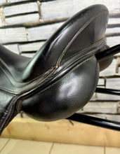 Load image into Gallery viewer, 17 1/2” MW/Changeable Gullet Thorowgood T6 GPD Saddle - Black