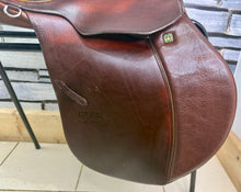Load image into Gallery viewer, 17 1/2” B (Medium) Stubben Siegfried II Jump Saddle - Tan
