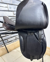 Load image into Gallery viewer, 16 1/2” Wide Kings Saddlery Show/WH Saddle - Brown