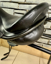 Load image into Gallery viewer, 17 1/2” Medium Ideal Jessica Dressage Saddle - Black
