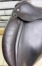 Load image into Gallery viewer, 17 1/2” XW Kruger WH/VSD Working Hunter Cob Saddle -Brown- Extra Wide 4xStraps