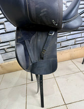 Load image into Gallery viewer, 17” M/Changeable Gullet Wintec 500 Dressage Saddle - Black