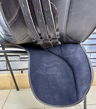 Load image into Gallery viewer, 16 1/2” Medium Eclipse Leather &amp; Synthetic GP Saddle - Black