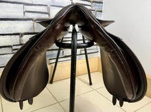Load image into Gallery viewer, 17 1/2” MW Ideal Working Hunter Saddle - Brown
