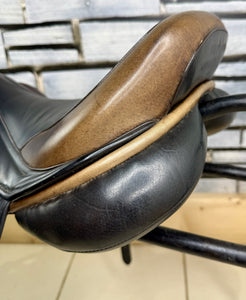 17” XW Silhouette Dual/Double Flap Jump Saddle - Black/Brown