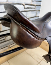 Load image into Gallery viewer, 17 1/2” MW Albion Kontrol Jump Saddle - Brown - Double Flap - Big Blocks