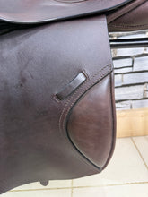 Load image into Gallery viewer, 17 1/2” MW Winners Circle Jump Saddle - Brown
