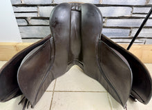 Load image into Gallery viewer, 18” Wide-XW Fylde Show/Working Hunter Saddle -Brown- Suede Top
