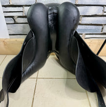 Load image into Gallery viewer, 17” Wide Ideal Toshina Dressage Saddle - Black