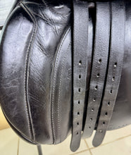 Load image into Gallery viewer, 16 1/2” Medium Farrington Burford Event GP Saddle - Black