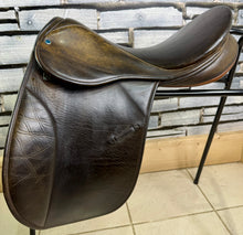 Load image into Gallery viewer, 17 1/2” 30.5/MW Stubben Parzival WH Saddle -Brown- Show Hack/ROR