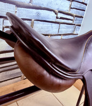Load image into Gallery viewer, 17 1/2” B/29 (Medium) Stubben Siegfried II Jumping/XC Saddle - Brown