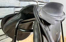 Load image into Gallery viewer, 17” MW Paul Jones Jump Saddle - Brown
