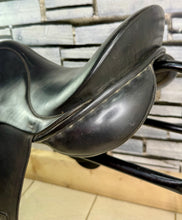 Load image into Gallery viewer, 17” Medium Jeffries Falcon Event GP Saddle - Black