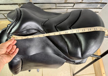 Load image into Gallery viewer, 17” Wide Trapezius Panel Long Strap Saddle - Black