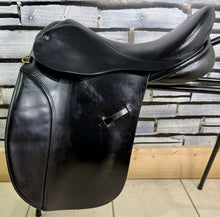 Load image into Gallery viewer, 17” XW Morris &amp; Nolan WH Working Hunter Saddle - Black - Extra Wide