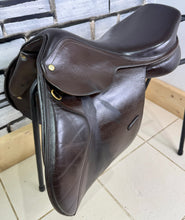 Load image into Gallery viewer, 17” MW Heritage Close Contact Jump Saddle - Brown