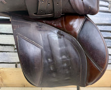 Load image into Gallery viewer, 17 1/2” Wide R&amp;R Ideal Event/Grandee Saddle - Brown