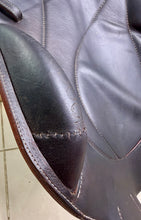 Load image into Gallery viewer, 17 1/2” MW Devoucoux Chiberta O Jump Saddle - Brown