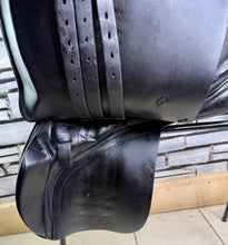 Load image into Gallery viewer, 17 1/2” MW Ideal 1350 GP Saddle - Black - Big Blocks - English Leather