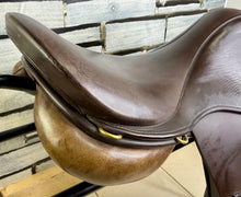 Load image into Gallery viewer, 18” Medium Jeffries Falcon Hawk Event Saddle - Brown - M