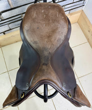 Load image into Gallery viewer, 16 1/2” Wide Farrington Jump Saddle - Brown