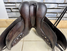 Load image into Gallery viewer, 17 1/2” Wide Albion SLK Ultima Dressage Saddle - Brown