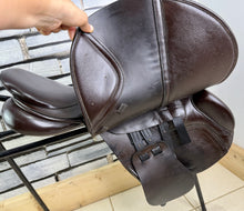 Load image into Gallery viewer, 17 1/2” Medium Albion K2 Jump Saddle - Brown