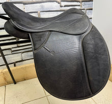 Load image into Gallery viewer, 17 1/2” XXW Thorowgood Griffin Cob GP Saddle - Black - Extra Wide - Flat Tree - 4 Straps