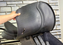 Load image into Gallery viewer, 18” XW/Changeable Gullet Wintec 2000 GP Saddle - Black