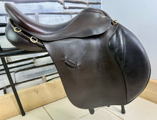 Load image into Gallery viewer, 17” Wide Farrington Burford Event Cob Saddle - Brown