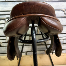 Load image into Gallery viewer, 17” MW Patrick Saddlery Jump Saddle - Brown