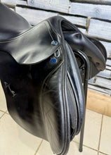 Load image into Gallery viewer, 16” Medium (33) Prestige John Whitaker Junior Pony Jumping Saddle - Black