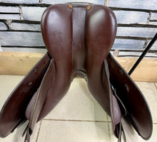 Load image into Gallery viewer, 16 1/2” Changeable Gullet Whitaker Barnsley Pony Jumping Saddle - Brown
