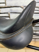 Load image into Gallery viewer, 17 1/2” Wide/Changeable Gullet Wintec 500 GP Saddle - Black