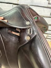 Load image into Gallery viewer, 17” +1 (MW) Equipe Synergy Monoflap Jump Saddle - Brown -2018