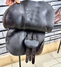 Load image into Gallery viewer, 17 1/2” MW Bruno Del Grange Close Contact Jump Saddle - Brown
