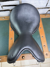 Load image into Gallery viewer, Size 1/17” Wow Saddle Seat /Tree Only - Black - with Size 2 Gullet