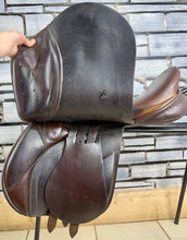 Load image into Gallery viewer, 17 1/2” Wide R&amp;R Ideal Event/Grandee Saddle - Brown