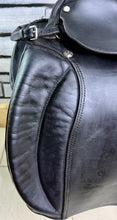 Load image into Gallery viewer, 17” Wide Trapezius Panel Saddle - Black