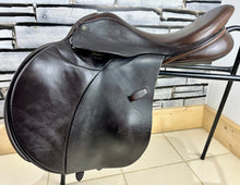 Load image into Gallery viewer, 18” Wide Quattro Jump Saddle - Brown