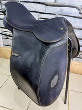 Load image into Gallery viewer, 16 1/2” Wide Thorowgood Maxam Cob GP Saddle - Black