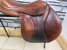 Load image into Gallery viewer, 16 1/2” MW Stride Free Double Flap Jump Saddle - Tan