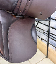 Load image into Gallery viewer, 16 1/2” Medium Colt Saddlery WH Saddle -Brown- Show Hack/ROR