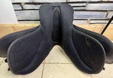 Load image into Gallery viewer, 15” Wide Eclipse Pony GP Saddle - Black - Lightweight - Unused!
