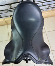 Load image into Gallery viewer, 17 1/2” XW Oakfield Santana WH Saddle - Black