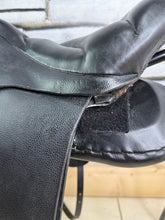 Load image into Gallery viewer, 17” Wide Trapezius Panel Long Strap Saddle - Black