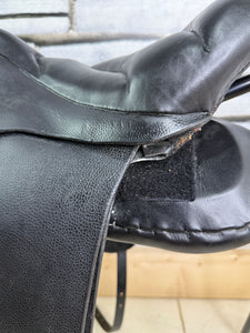 17” Wide Trapezius Panel Long Strap Saddle - Black