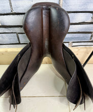 Load image into Gallery viewer, 16 1/2” Medium English Close Contact Jump Saddle - Black
